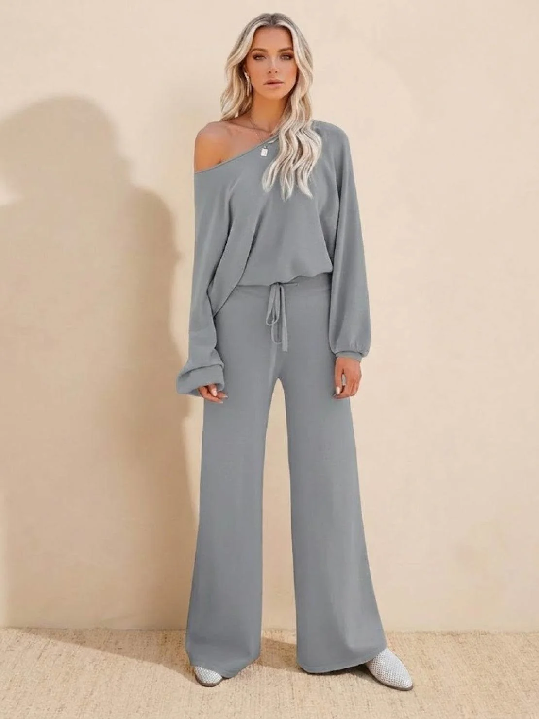 Hailey | Women's Cropped Sweatshirt and Wide-Leg Pants Lounge Set - Image 4